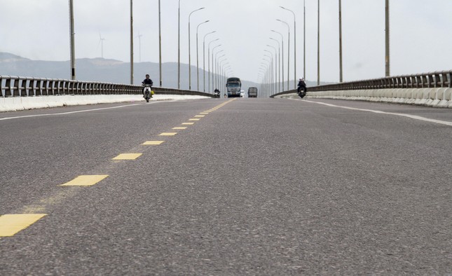 El principal puente marítimo de Vietnam está a punto de ser probado, foto 1