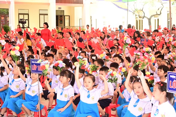 Organizar por unanimidad la Ceremonia de Apertura del año escolar 2024-2025 en las instituciones educativas de la ciudad a las 8:00 horas del jueves 5 de septiembre de 2024.