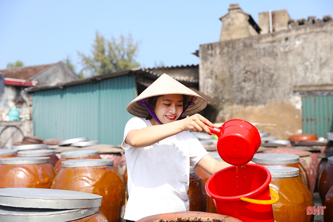 Traditional fish sauce facilities in the South of Ha Tinh enter new production season