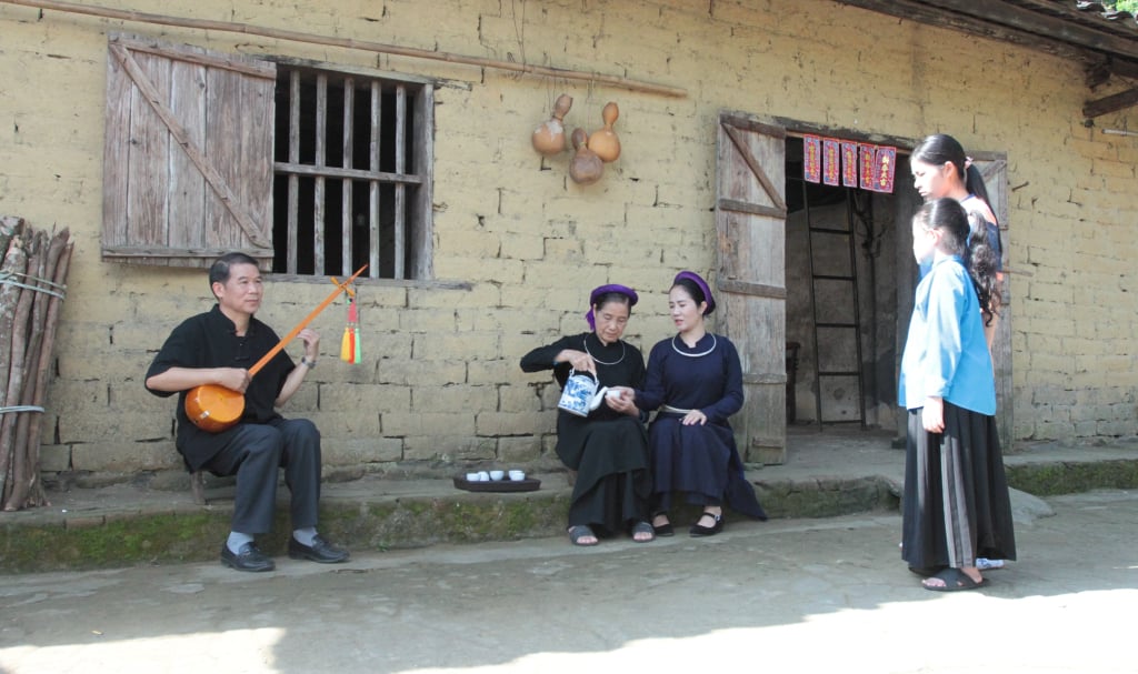 Dann werden Gesang und Tinh-Laute des Tay-Volkes in Binh Lieu in einer Fernsehserie beworben