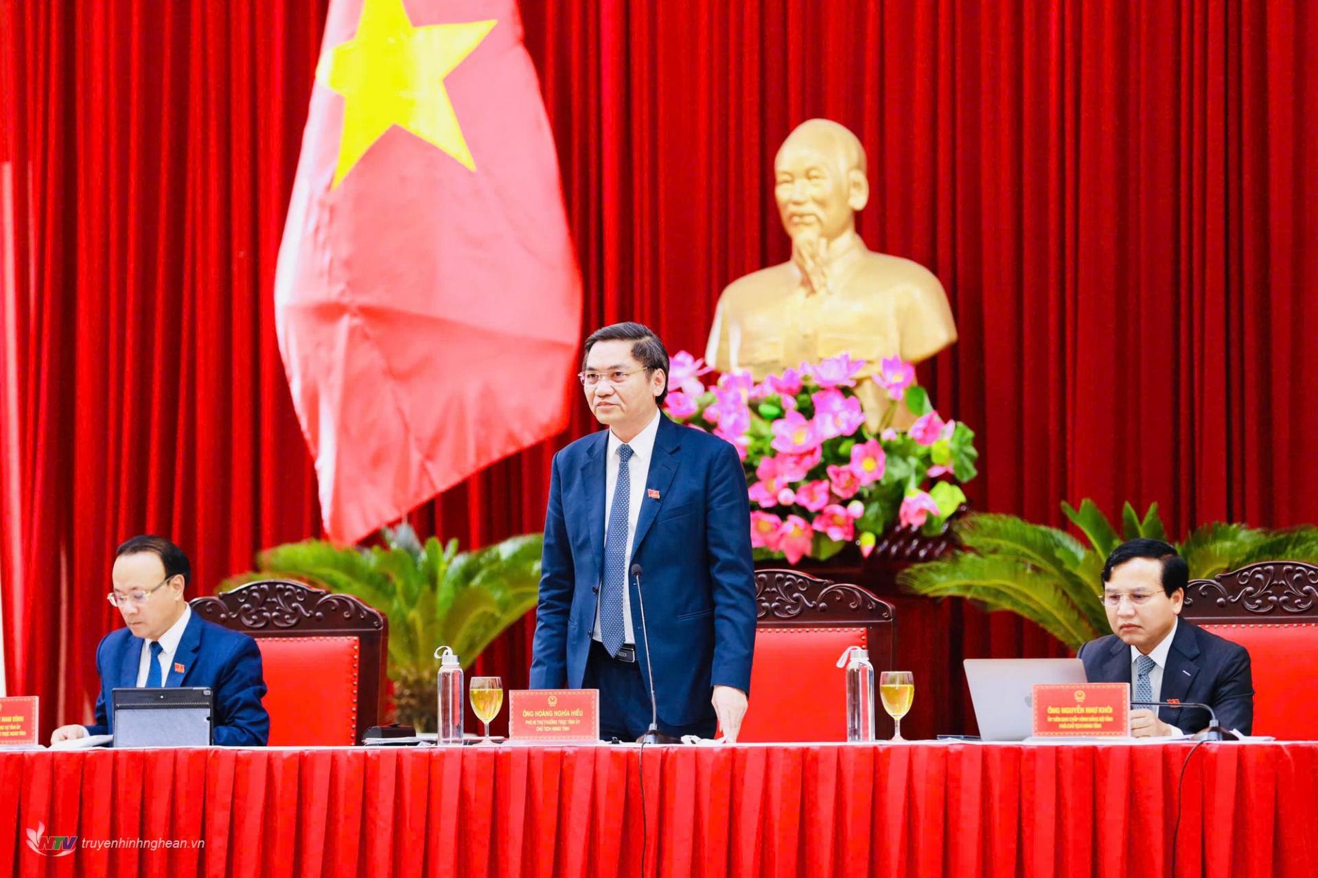 Standing Deputy Secretary of the Provincial Party Committee, Chairman of the Provincial People's Council Hoang Nghia Hieu chaired the discussion session.