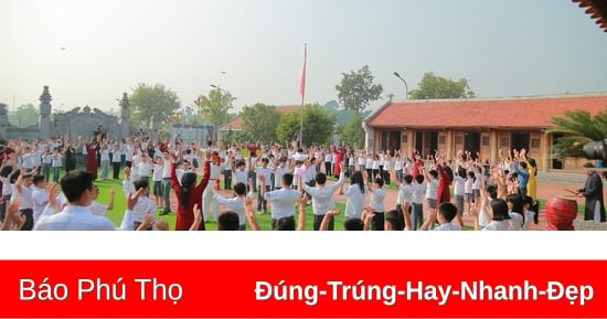 Learning and experiencing Phu Tho Xoan singing associated with school tourism in 2024