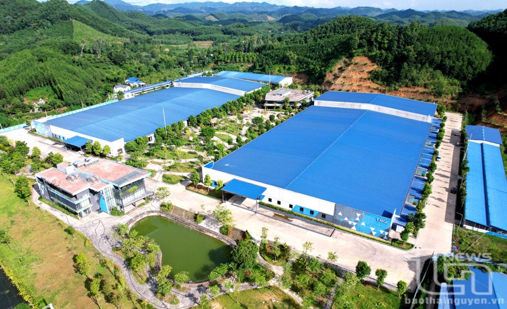 TNG Vo Nhai Garment Factory was invested and built in Cay Bong Industrial Cluster, La Hien Commune, currently creating stable jobs for 1,500 local workers. Photo: L.K