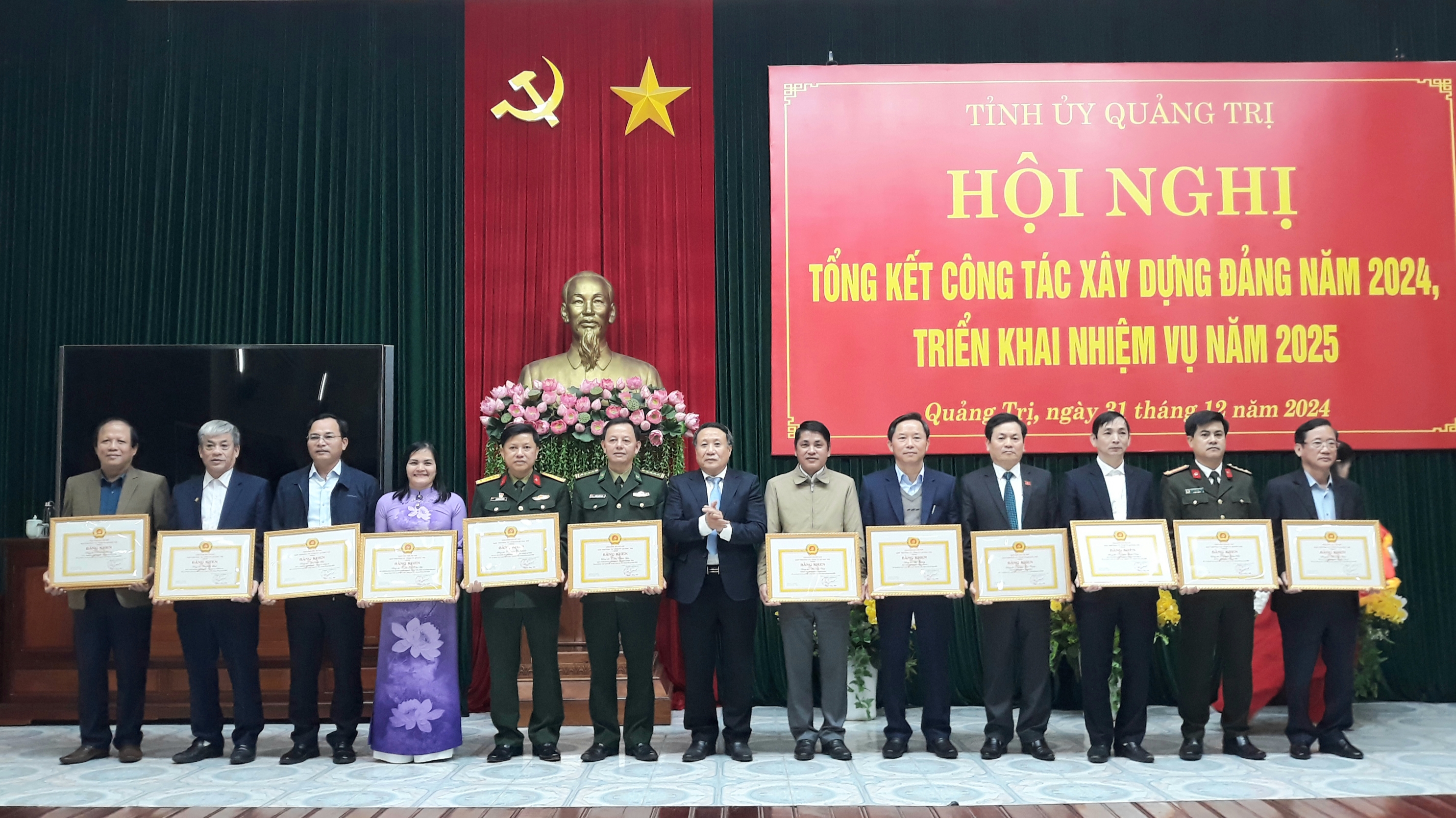 Quang Tri Provincial Party Committee deploys Party building work in 2025