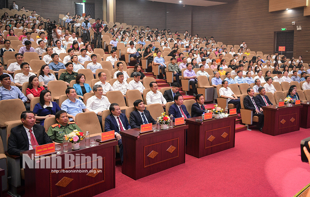 Eröffnung des Provinztheaters Ninh Binh