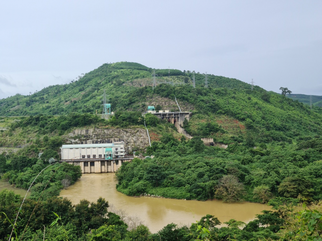 ទំនប់វារីអគ្គិសនី Buon Tua Srah Spillway and Discharge Dam