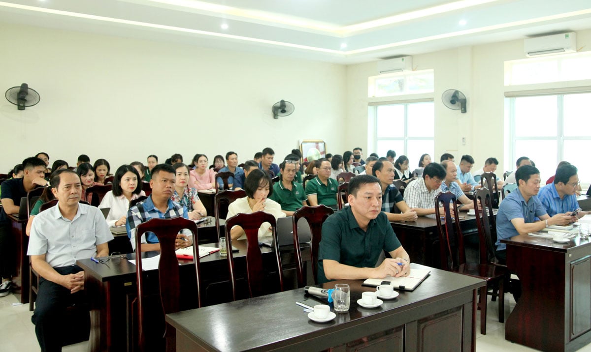 Các học viên tham gia lớp tập huấn.