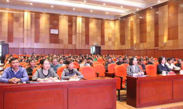 Quang Yen: Updating new knowledge for 179 village and neighborhood chiefs