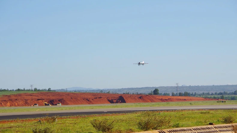 Le régiment 920 a organisé avec succès un vol d'état-major à l'aéroport de Phan Thiet photo 1