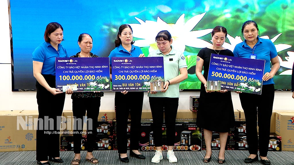 บริษัท Bao Viet Life Ninh Binh จ่ายเงินมากกว่า 900 ล้านดองให้กับลูกค้าประกันภัย 3 ราย