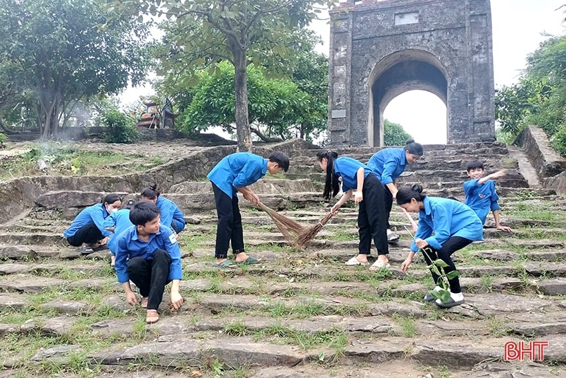 សមាជិកសម្ព័ន្ធយុវជន Ha Tinh ជាង 4,000 នាក់បានឆ្លើយតបទៅនឹងថ្ងៃអាទិត្យបៃតងលើកទី 4