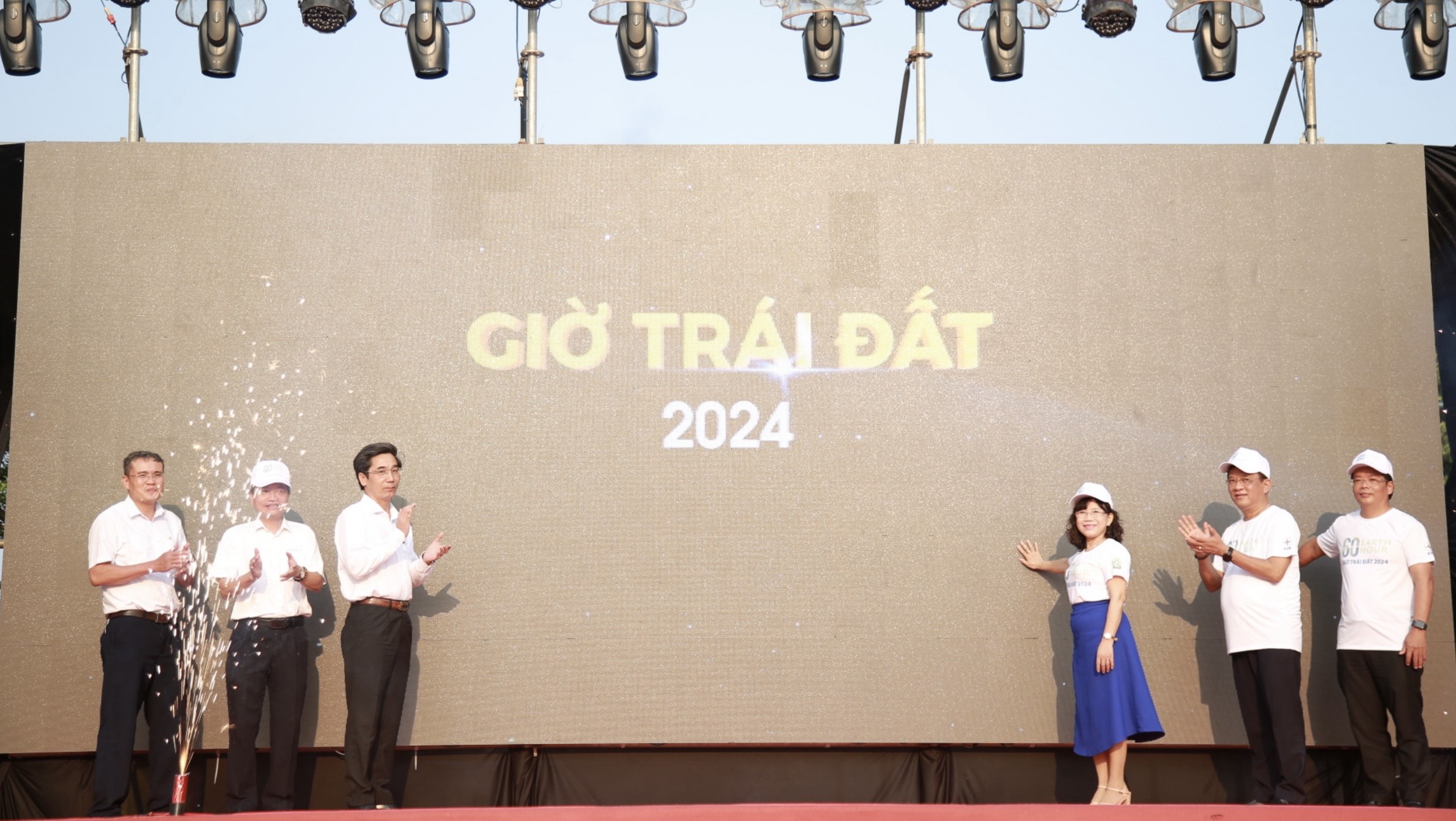 Hưởng ứng Chiến dịch Giờ Trái đất 2024