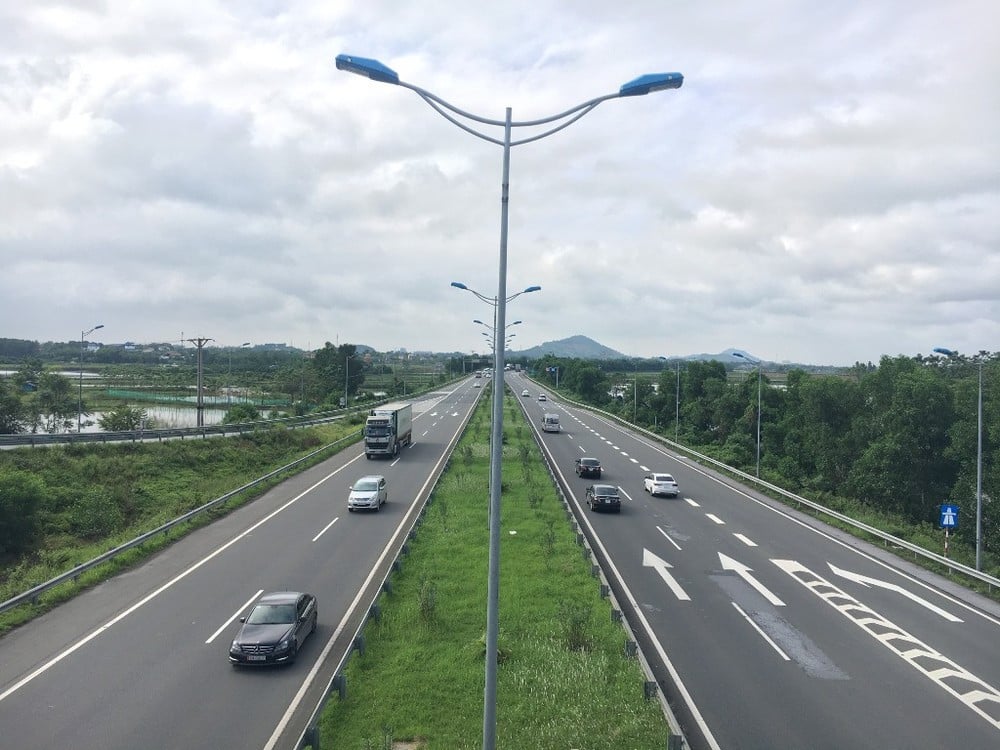 El Ministerio de Transporte ha elaborado una hoja de ruta para implementar sistemas de transporte inteligentes en las carreteras. (Foto: PV/Vietnam+)