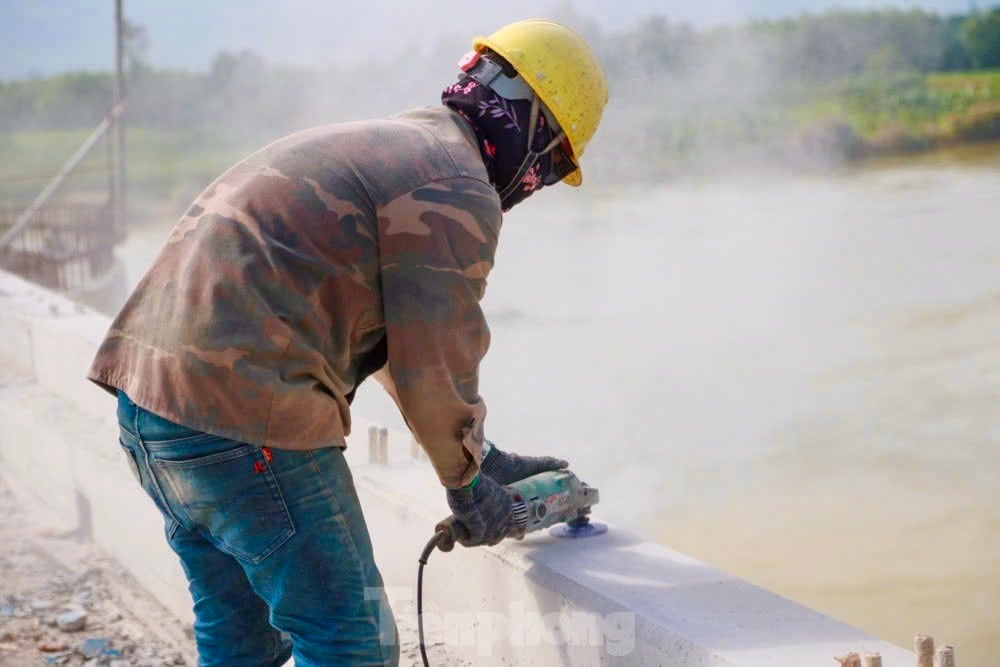 El primer puente de arco de acero en Quang Ngai está listo para abrir al tráfico a finales de año, foto 17