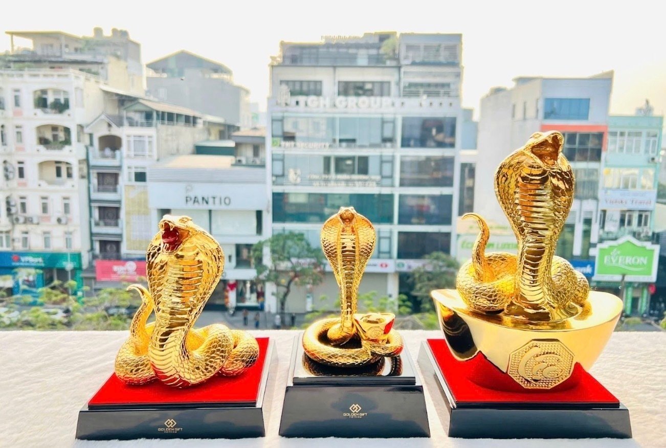 النصب-الذهبي.jpg