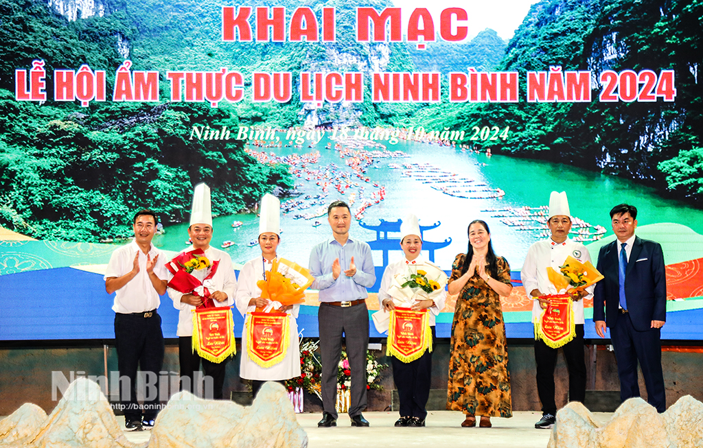 Opening of Ninh Binh Tourism Food Festival 2024