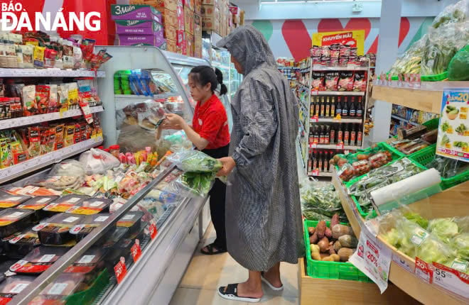 Winmart system has stable and abundant goods. Photo: NGOC HA