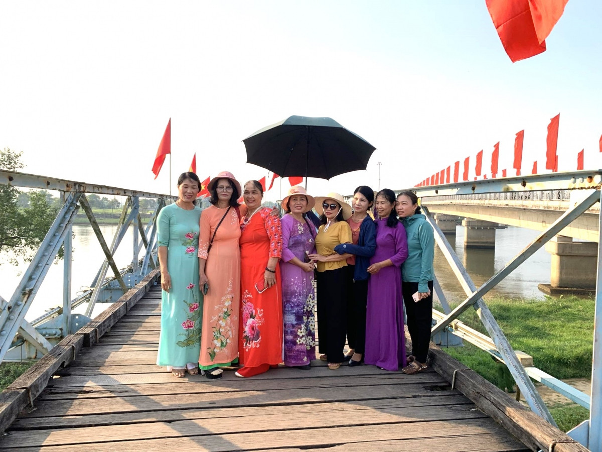 le thuong co thong nhat non song tai doi bo hien luong - ben hai hinh anh 4