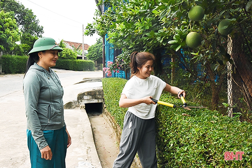 Bà bí thư kiêm thôn trưởng lăn lộn với phong trào ở vùng thượng Kỳ Anh