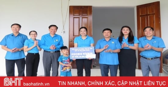 សហជីព Ha Tinh ឧបត្ថម្ភផ្ទះចំនួន 20 ខ្នងសម្រាប់សមាជិកសហជីពដែលមានការលំបាក