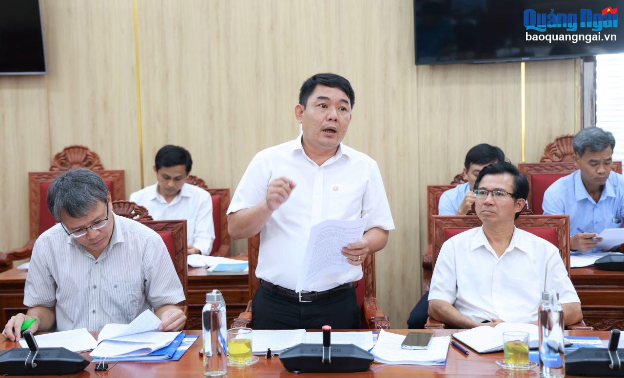 Die Führungskräfte der Quang Ngai Irrigation Works Exploitation Company Limited diskutierten auf dem Treffen.