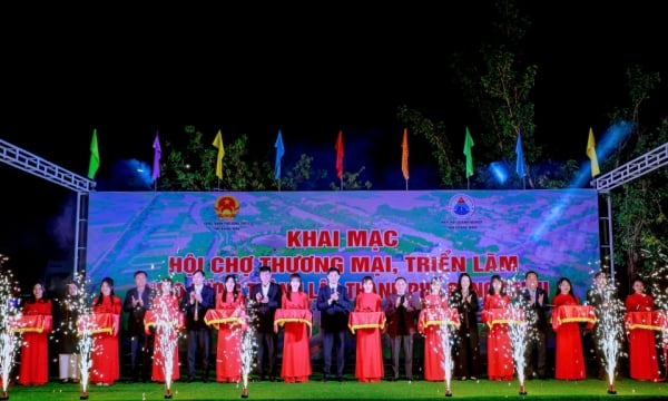 Dong Trieu: Opening of trade fair, exhibition and inauguration of night-time economic model