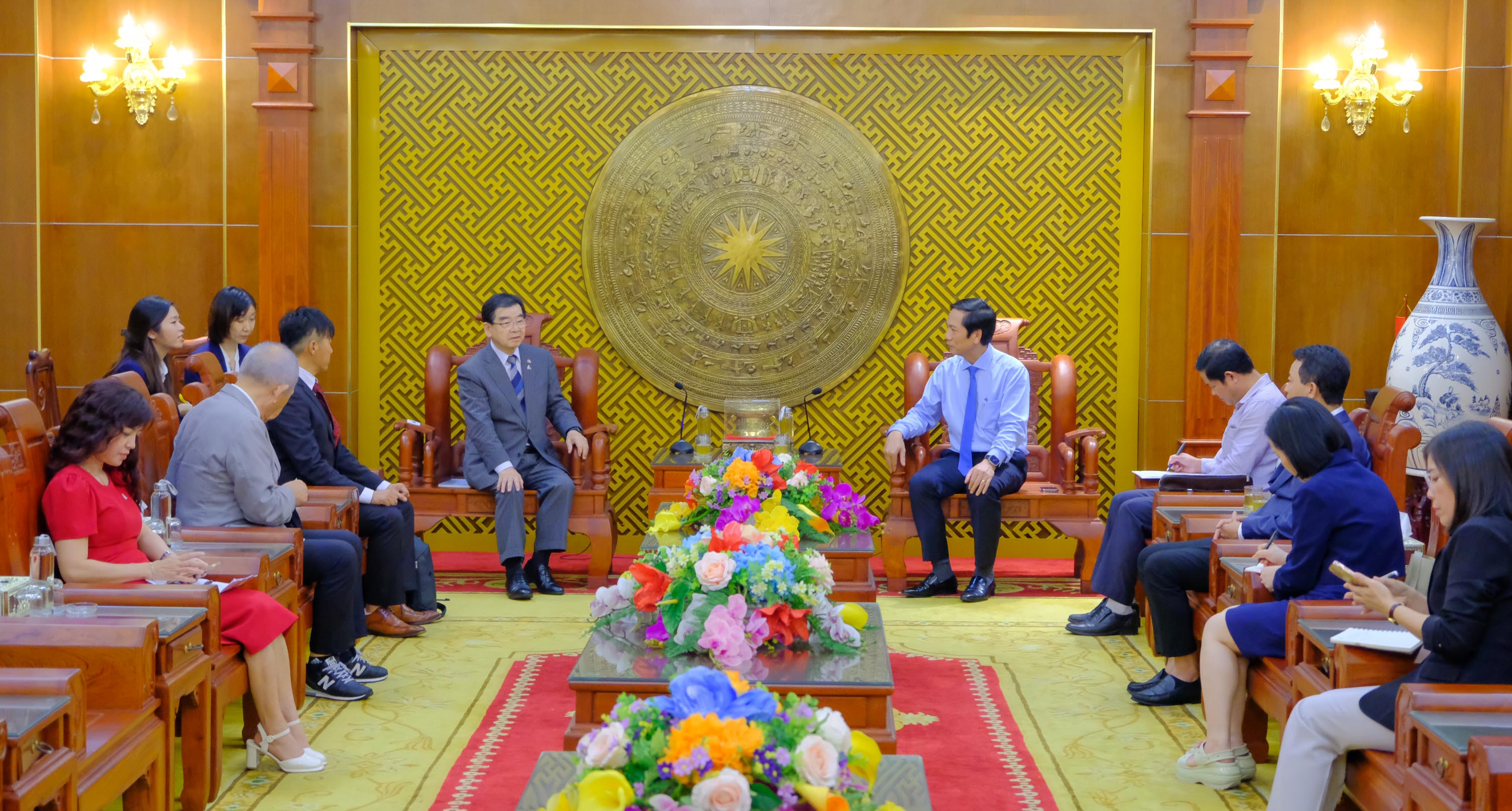 Vice Chairman of the Provincial People's Committee Hoang Nam received the Hiroshima-Vietnam Peace and Friendship Association