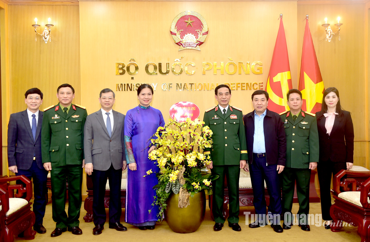 Đoàn đại biểu tỉnh Tuyên Quang chúc mừng Bộ Quốc phòng nhân kỷ niệm 80 năm ngày thành lập QĐND Việt Nam