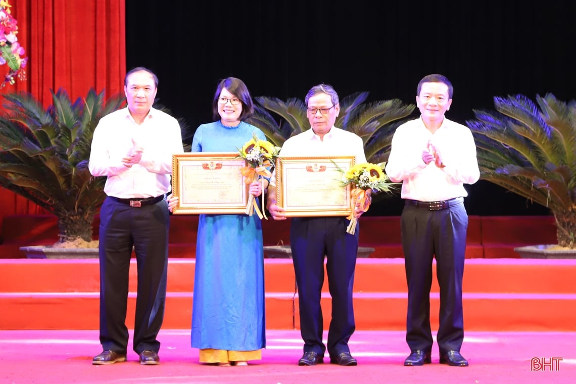 Awarding 29 composition awards about Ha Tinh Trade Union