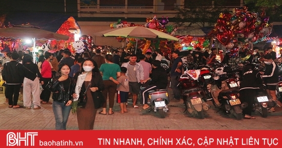 Dạo chợ đêm ngày tết ở phố núi Hương Sơn