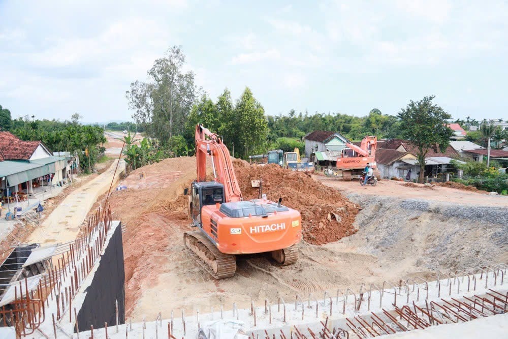 El primer puente de arco de acero en Quang Ngai está listo para abrir al tráfico a finales de año, foto 11