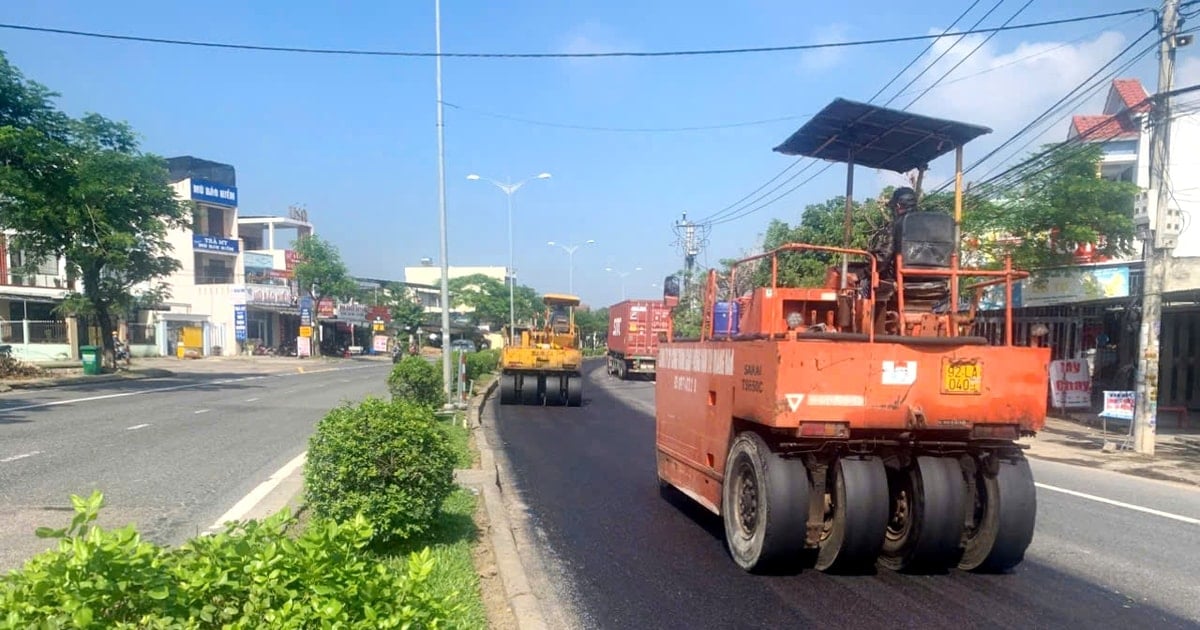 Um die Verkehrssicherheit zu gewährleisten, ist Quang Nam bestrebt, die Straßen instand zu halten