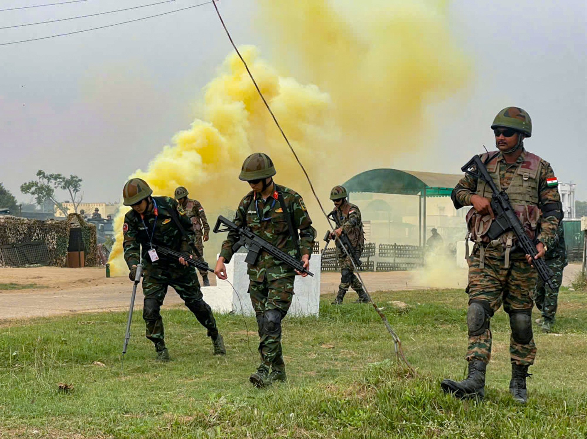 Công binh Việt Nam - Ấn Độ phối hợp rà phá mìn đảm bảo cho lực lượng gìn giữ hòa bình  - Ảnh 1.