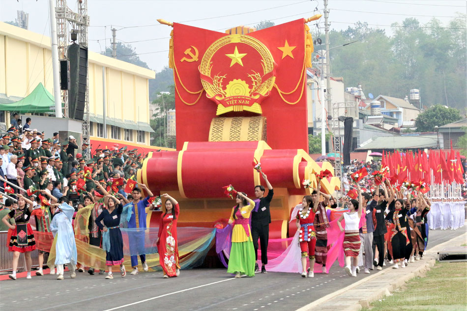 Répétition du défilé pour célébrer le 70e anniversaire de la victoire de Dien Bien Phu