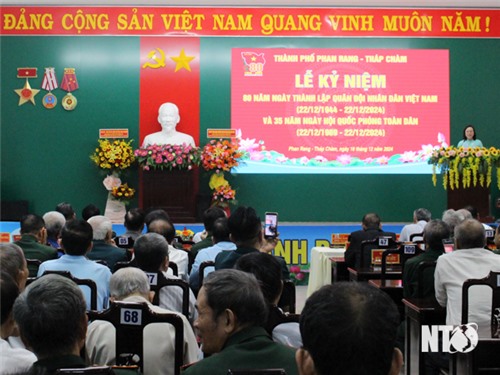 Ville. Phan Rang - Thap Cham : Célébration du 80e anniversaire de la fondation de l'Armée populaire du Vietnam ; 35 ans de la Journée nationale de la défense