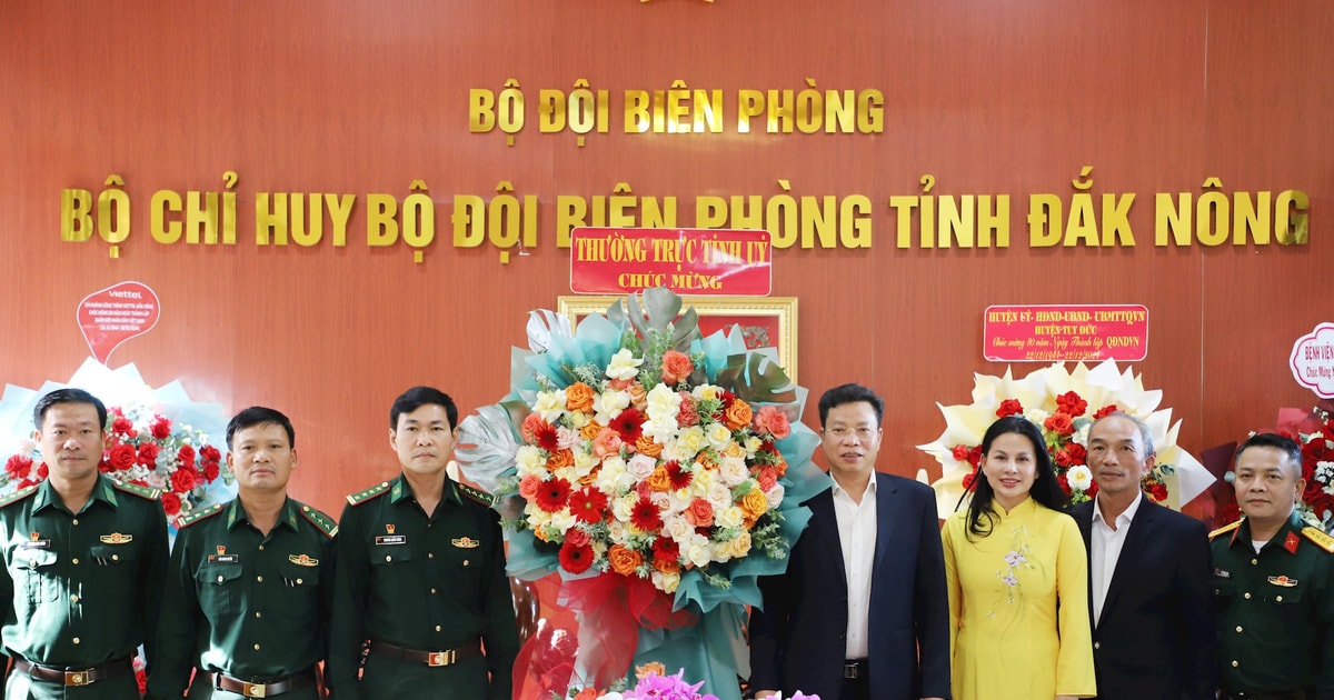 Dak Nong Provincial Party Standing Committee congratulates border guards