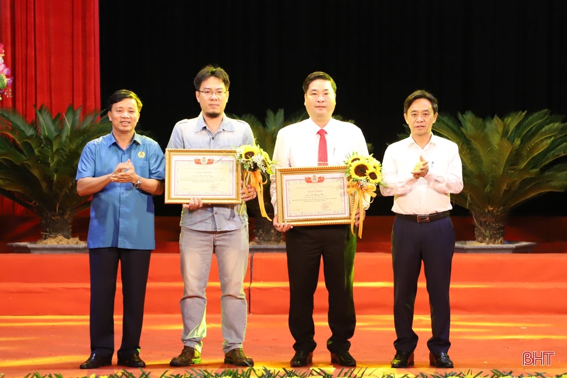 Awarding 29 composition awards about Ha Tinh Trade Union