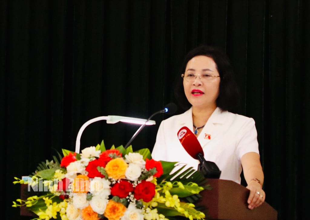 La vicepresidenta de la Asamblea Nacional, Nguyen Thi Thanh, se reunió con votantes del distrito de Kim Son.