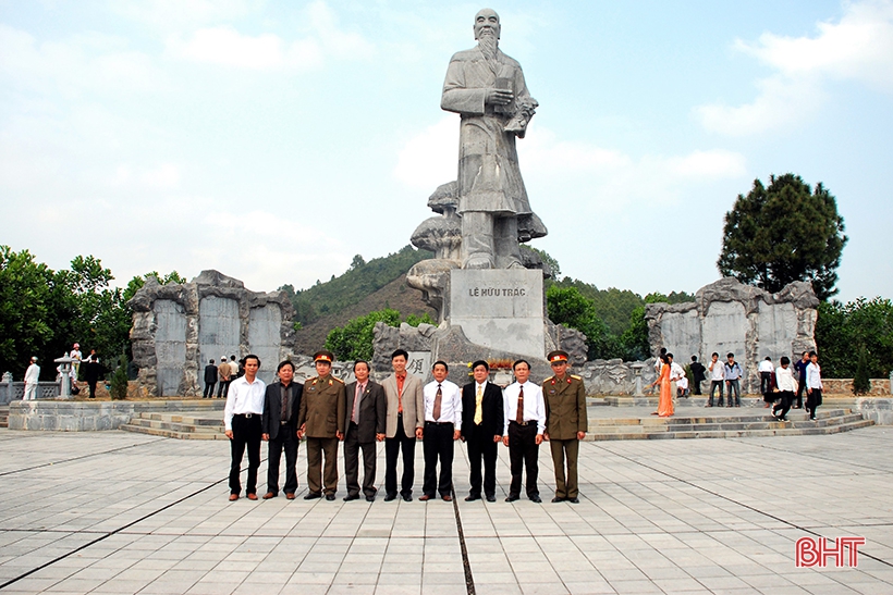 Hai Thuong Lan Ong Le Huu Trac en la conciencia del pueblo Ha Tinh