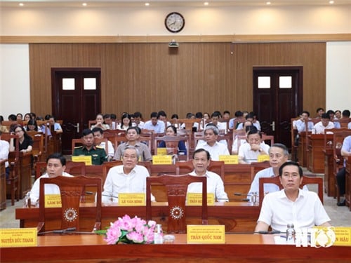 คณะกรรมการพรรคประจำจังหวัด: เข้าใจข้อสรุปและระเบียบปฏิบัติของโปลิตบูโร สำนักเลขาธิการ และแผน คำสั่ง และระเบียบปฏิบัติของคณะกรรมการถาวรของคณะกรรมการพรรคประจำจังหวัดอย่างถ่องแท้