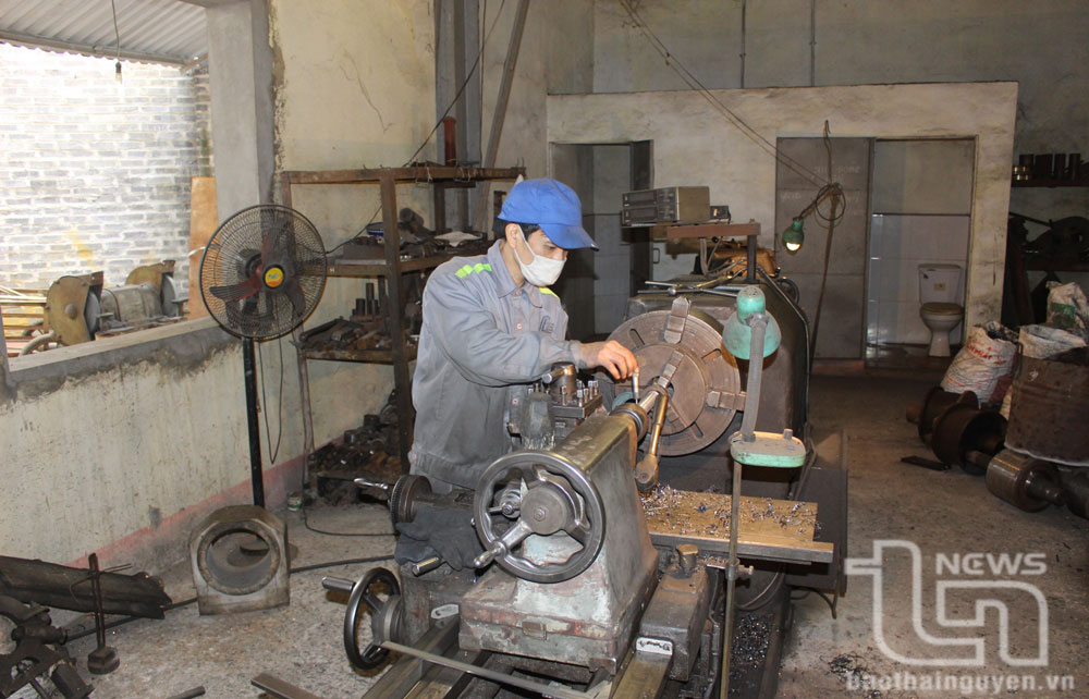 Production activities at Tan Lap Elevator - Mechanical Company Limited (Thai Nguyen City).