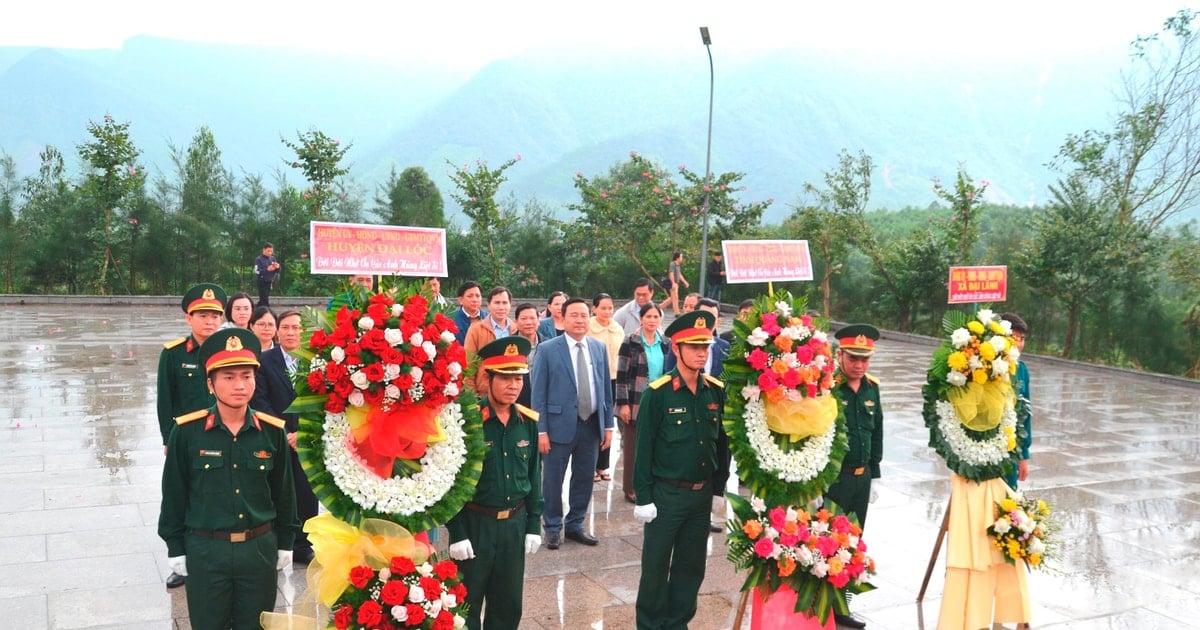 Los líderes provinciales rinden homenaje al Monumento de la Victoria de Thuong Duc y al Templo Conmemorativo de Truong An