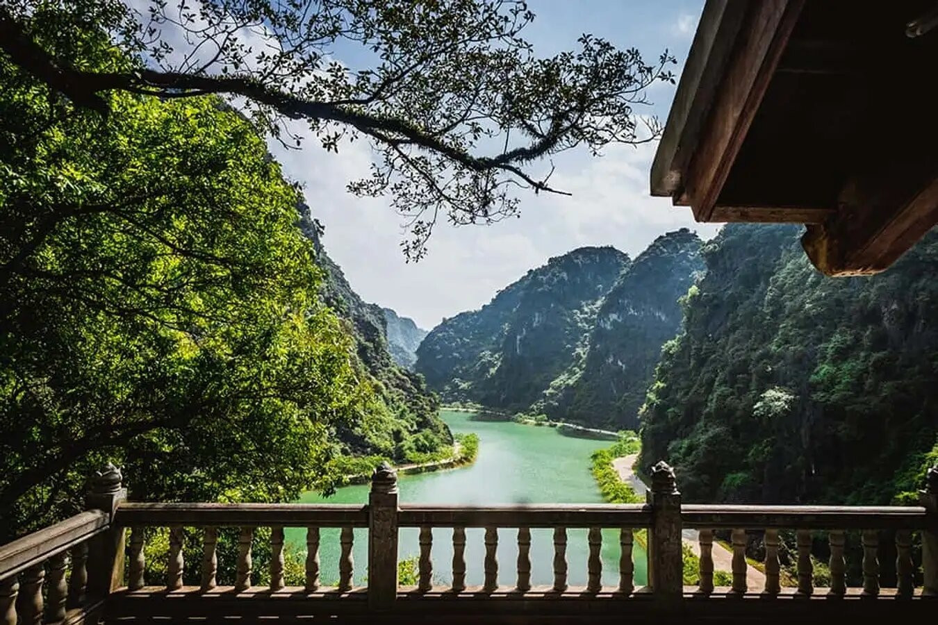 Amazing natural beauty at Tuyet Tinh Coc.