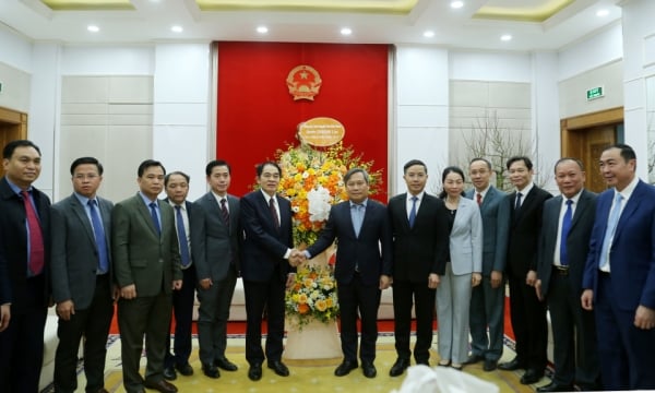 Une délégation de la province de Hua Phan (Laos) a visité et souhaité une bonne année à la province de Quang Ninh