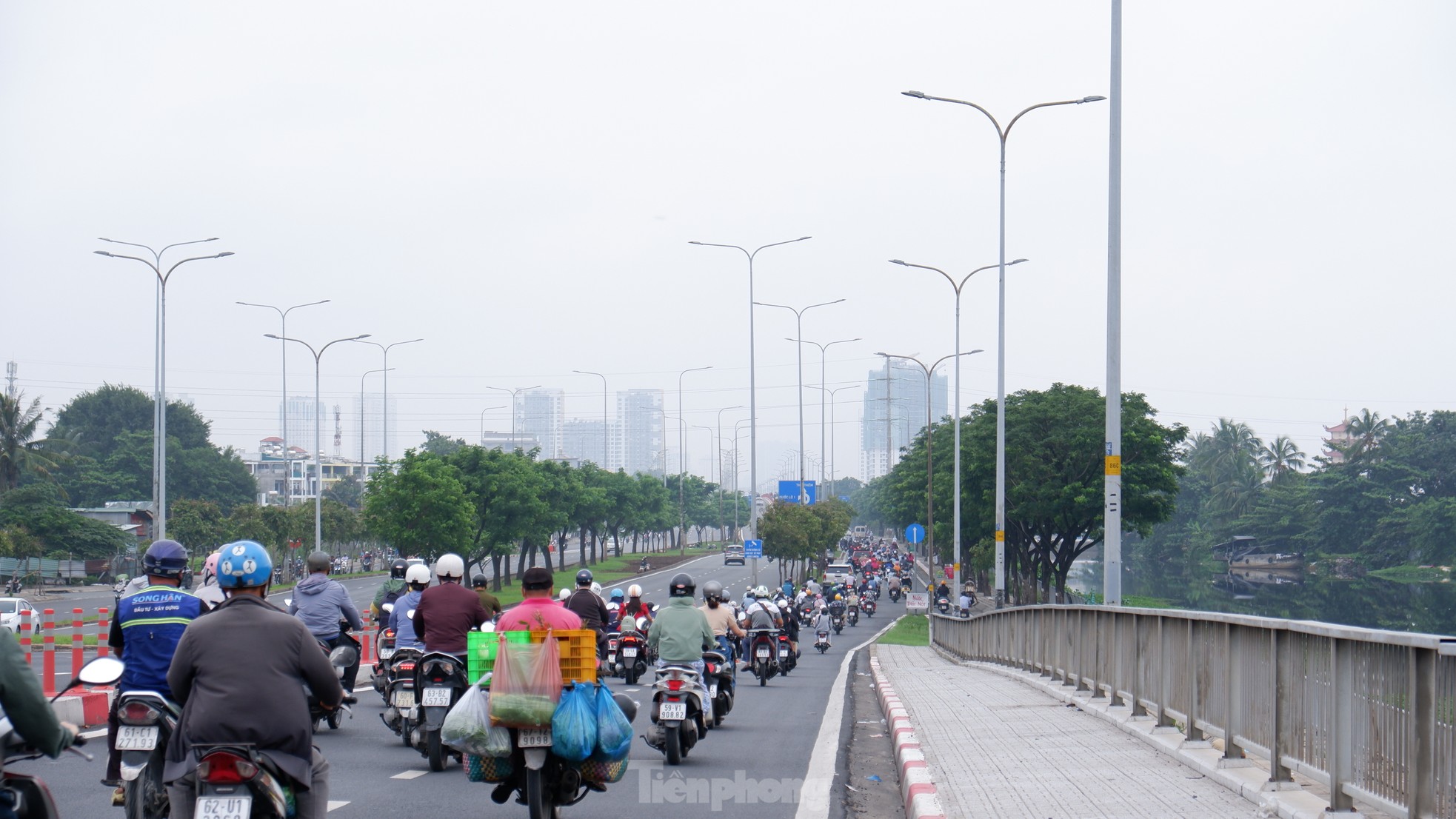 Der Himmel über Ho-Chi-Minh-Stadt ist dunstig, Feinstaub überschreitet die Standards Foto 7