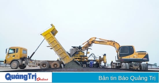 Ambiance d'urgence sur le chantier de l'aéroport de Quang Tri