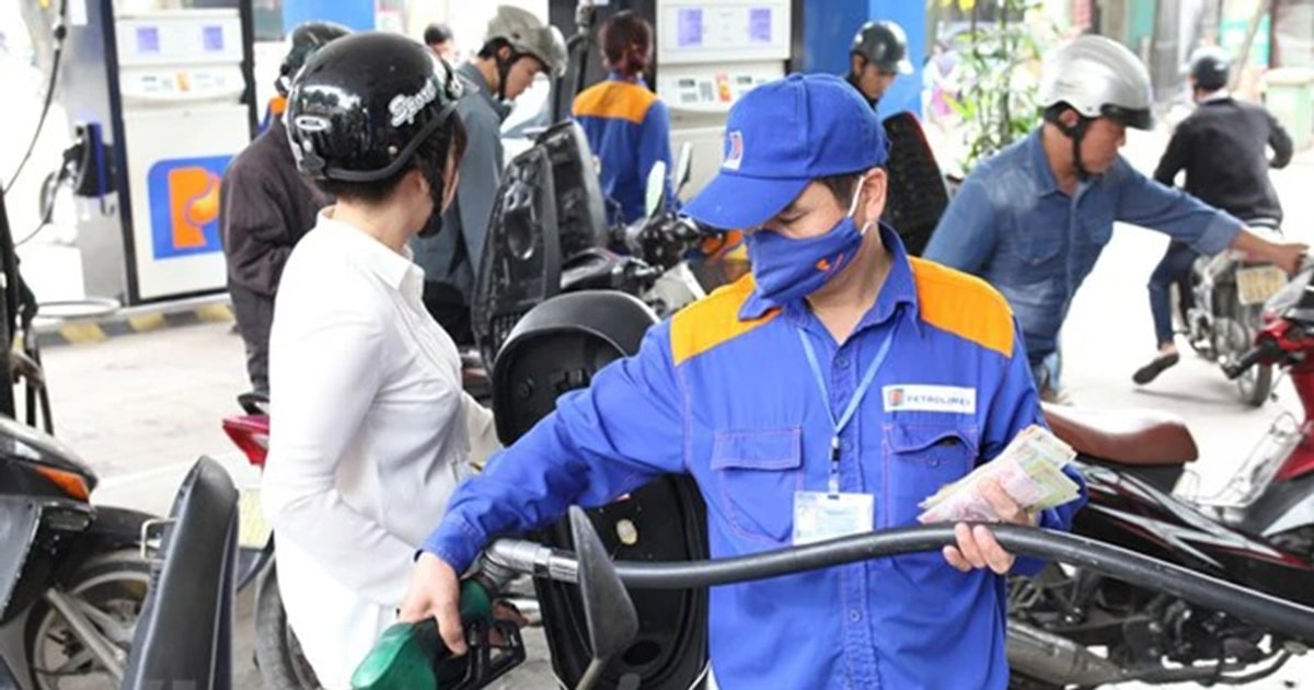 Gasoline prices slightly decrease, oil prices increase before Lunar New Year