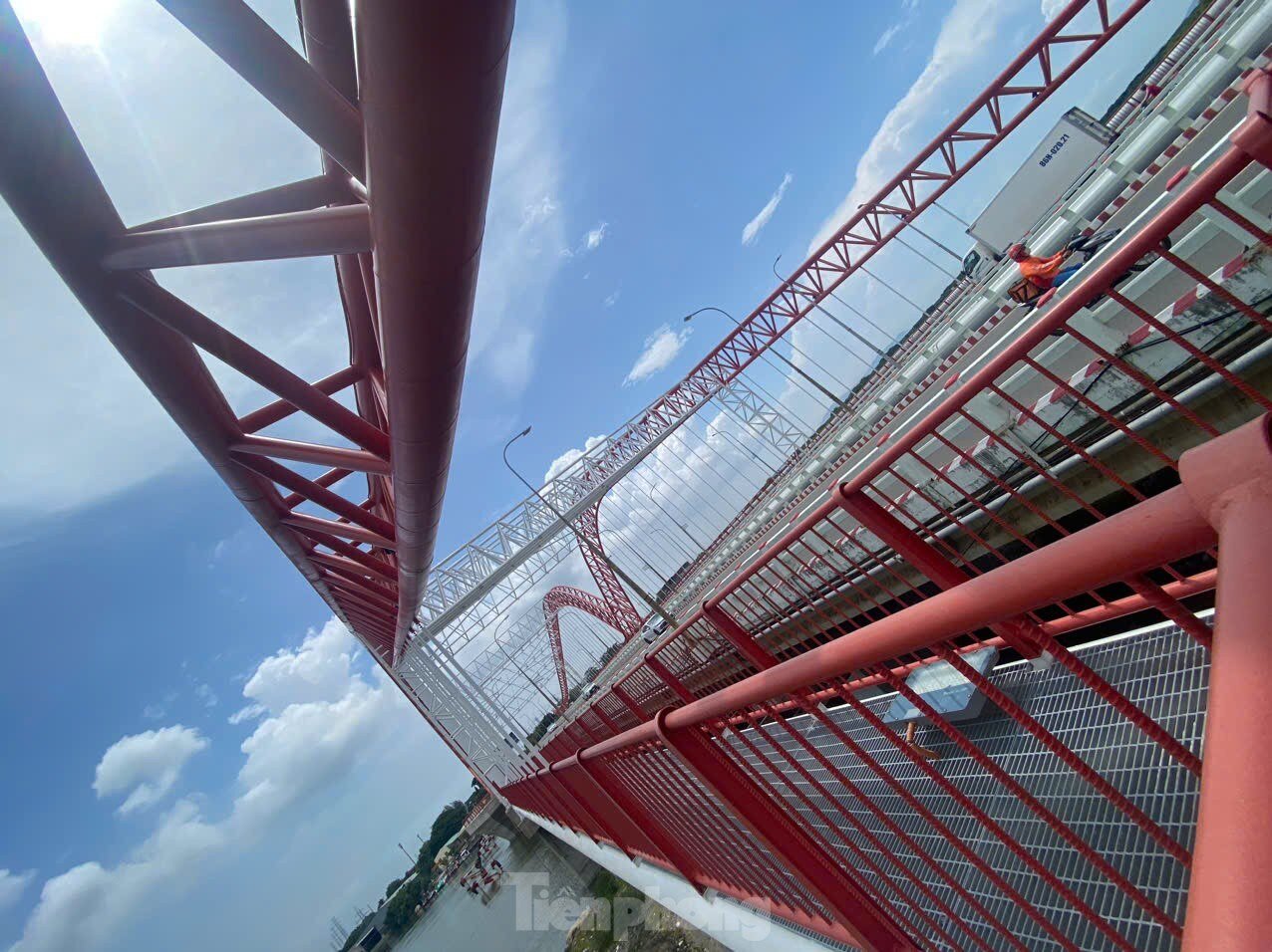 Close-up of the bridge shaped like a seagull spreading its wings in Ba Ria - Vung Tau photo 7