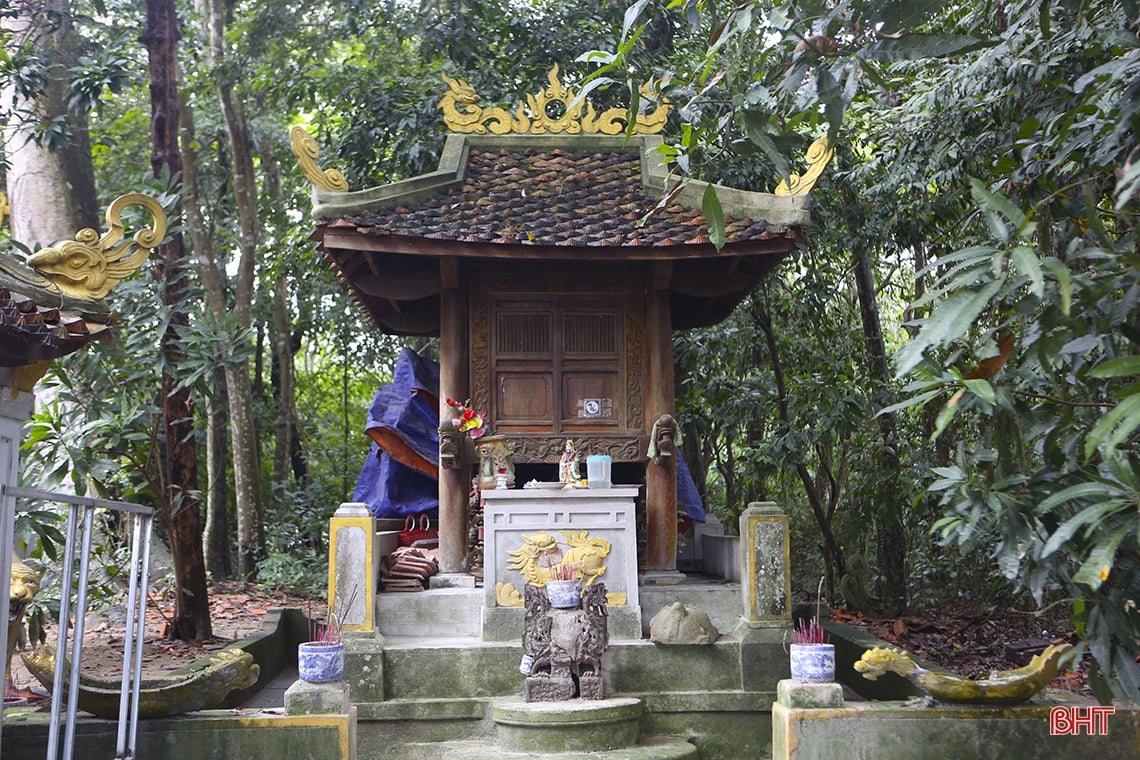 ハティンにある千年の歴史を持つ神聖な寺院を訪問