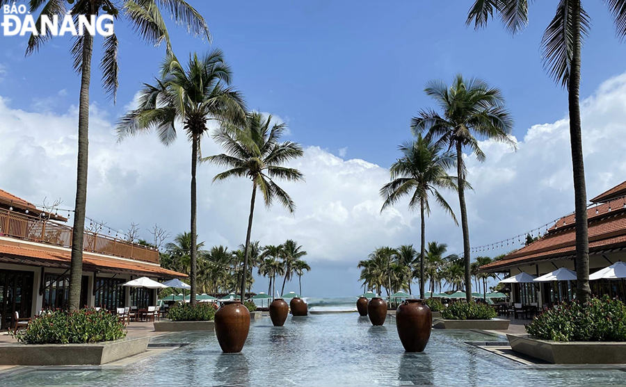 Das Ziel des Furama Resort Danang besteht stets darin, in- und ausländischen Touristen luxuriöse und stilvolle Reiseerlebnisse zu bieten. Auf dem Foto: Eine Ecke des Furama Danang Resorts. Foto von : THU HA
